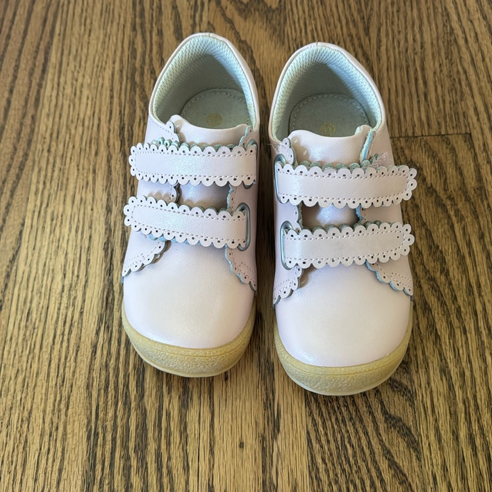 L’Amour Girls Shoes - Marisa Scalloped Sneaker - Never Worn